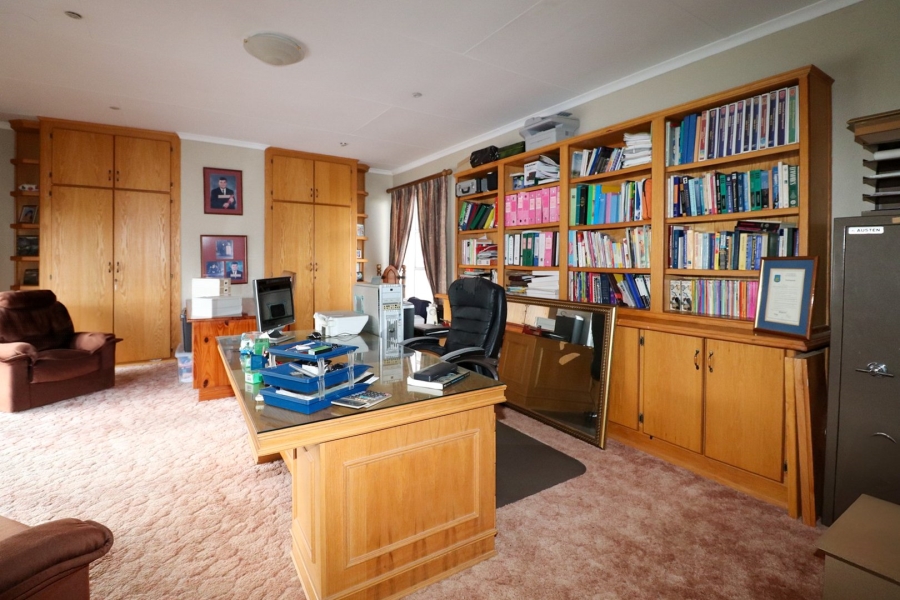 5 Bedroom Property for Sale in Wilkoppies North West